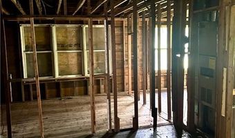 617 N Houston St, Adrian, MO 64720