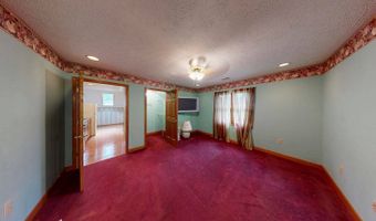 136 Lock Ln, Alum Creek, WV 25003