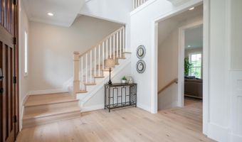 2119 N HARRISON St, Arlington, VA 22205