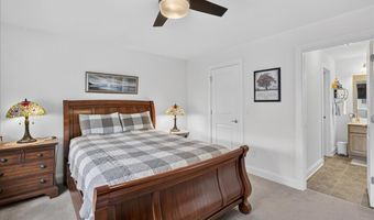 29 Mulberry Dr, Albany, NY 12205