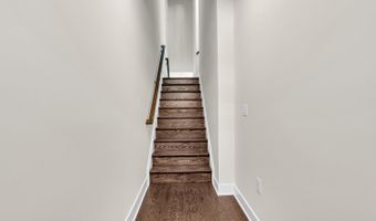 6 Augustus Dr, Middletown, NJ 07748