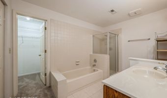 1949 N Charter Point Dr, Arlington Heights, IL 60004