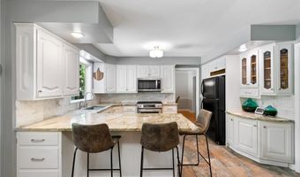 925 Sandin Rd, Akron, OH 44333