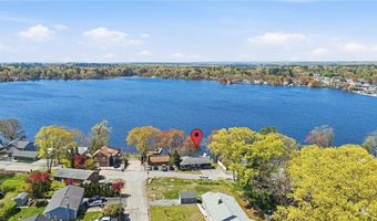 29 E Shore Dr, Coventry, RI 02816