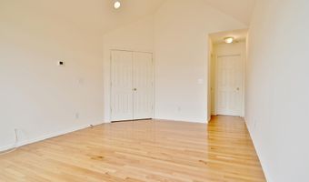 19 MARINA Dr, Bayonne, NJ 07002