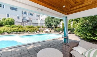 21 Crestwood Rd, Warwick, RI 02886
