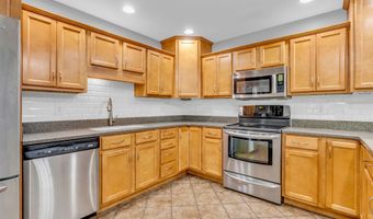 6686 Woodcrest Dr, Avon, IN 46123