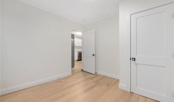 28 Young St 2, Newport, RI 02840