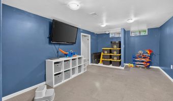 2731 Valley Dr, Ann Arbor, MI 48103