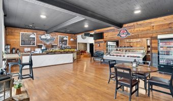 33 W Olive St, Aurora, MO 65605