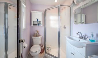 2 Greenview Rd, Brookfield, CT 06804