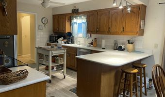 2105 Oakridge Dr, Ava, MO 65608