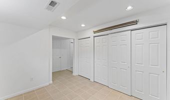 56 Pembroke Rd APT 11, Danbury, CT 06811