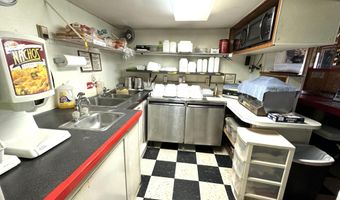 1601 E Church St, Aurora, MO 65605