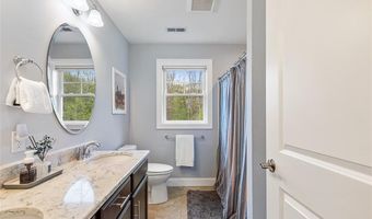 76 Woods Ln, Cranston, RI 02921