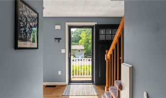 28 Narragansett Rd, Cumberland, RI 02864