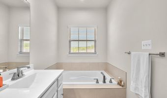 323 SOUTHWIND Dr, Accokeek, MD 20607