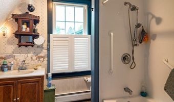 53 Henry St, Amherst, MA 01002