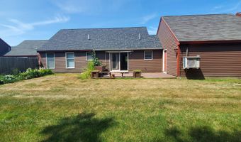 32 Cortland Cir, Bangor, ME 04401