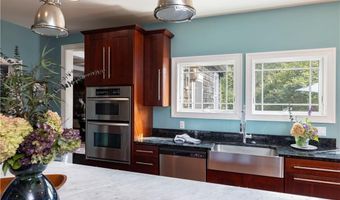 365 Boston Neck Rd, Narragansett, RI 02882