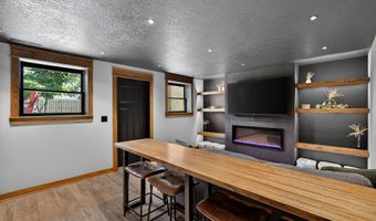 805 SE 2nd St, Ankeny, IA 50021