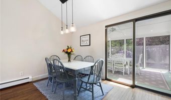8 SCHOOL HOUSE Rd, Narragansett, RI 02882