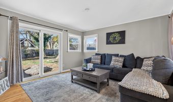 5 Robin Ln, Clinton, CT 06413