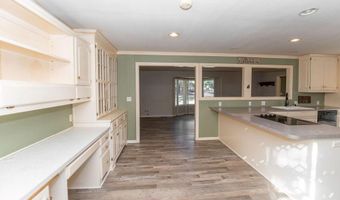 19 Skyline Dr, Adrian, MO 64720