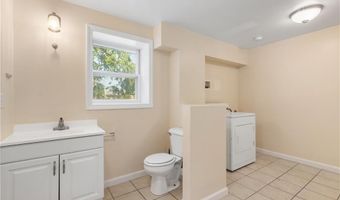 94 Ridgewood Rd, Middletown, RI 02842