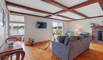 15 River Rd, Branford, CT 06405