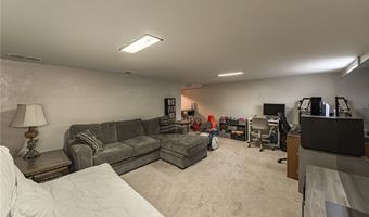 24 Huxley Dr, Amherst, NY 14226