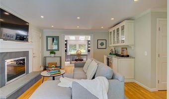 22 Pine Top Rd, Barrington, RI 02806