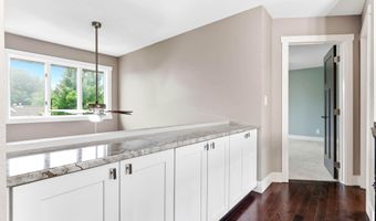 2516 White Oak Dr, Ames, IA 50014