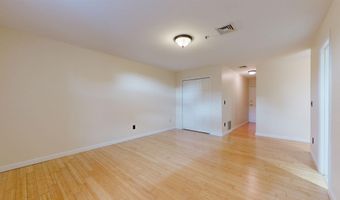 230 College St 7, Burlington, VT 05401