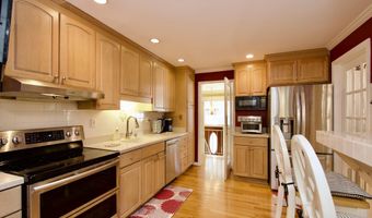 7052 WARDELL St, Annandale, VA 22003