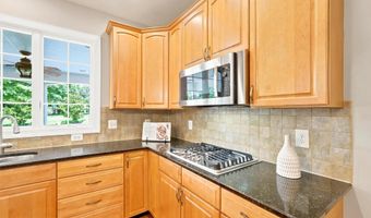 19704 STANFORD HALL Pl, Ashburn, VA 20147