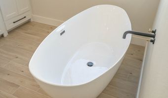 10 NE Armlei Dr, Andrews, TX 79714