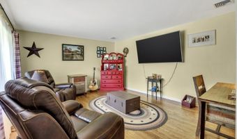 12 E Gate Dr, Alloway, NJ 07418