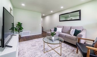 1304 SE C St, Bentonville, AR 72712