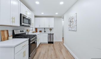 20 Dojean Ct, Bergenfield, NJ 07621