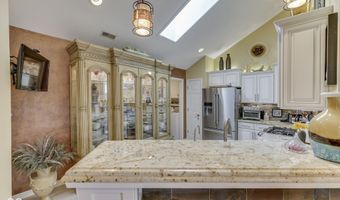 7386 Lake Lakota Pl, Indianapolis, IN 46217