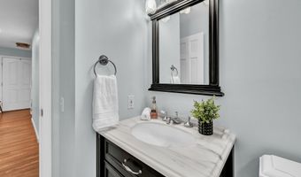 9 Arapaho Rd, Brookfield, CT 06804