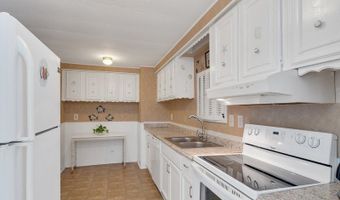 900 Laurel Cir, Barefoot Bay, FL 32976