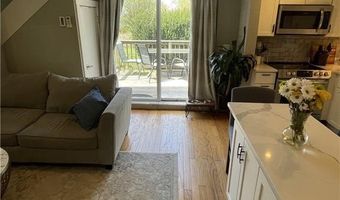 16 Dudley Ave 6, Newport, RI 02840