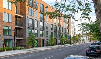 701 N HENRY St 204, Alexandria, VA 22314