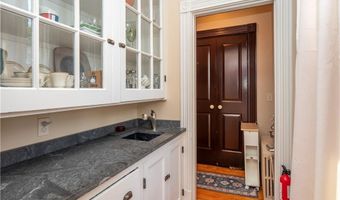 17 Lincoln St, Newport, RI 02840