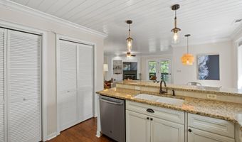 8 Racerunner Ct, Bald Head Island, NC 28461