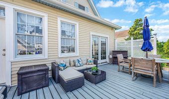 33 S Bay Ave, Amityville, NY 11701