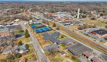 122 Saluda St, Belton, SC 29627