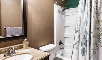 1626 N 14th St, Arkansas City, KS 67005